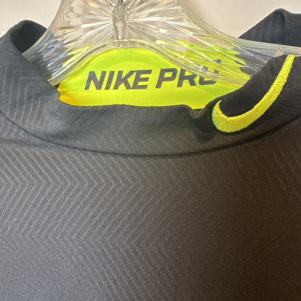NIKE PRO Shirt Men Medium Black Long Sleeve Fitted Training Activewear Running